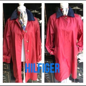 Tommy Hilfiger Lightweight raincoat/windbreaker. B13